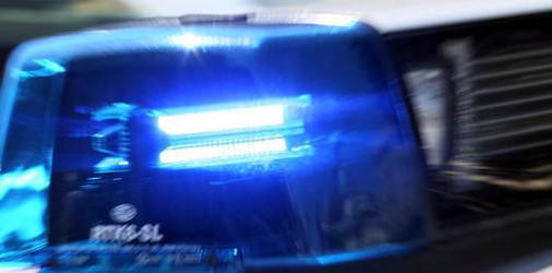 Symbolbild: Polizei pano blaulicht überfall unfall symbolbild